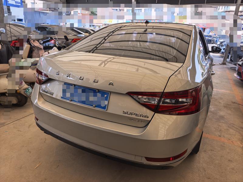 Skoda Superb - фото 4