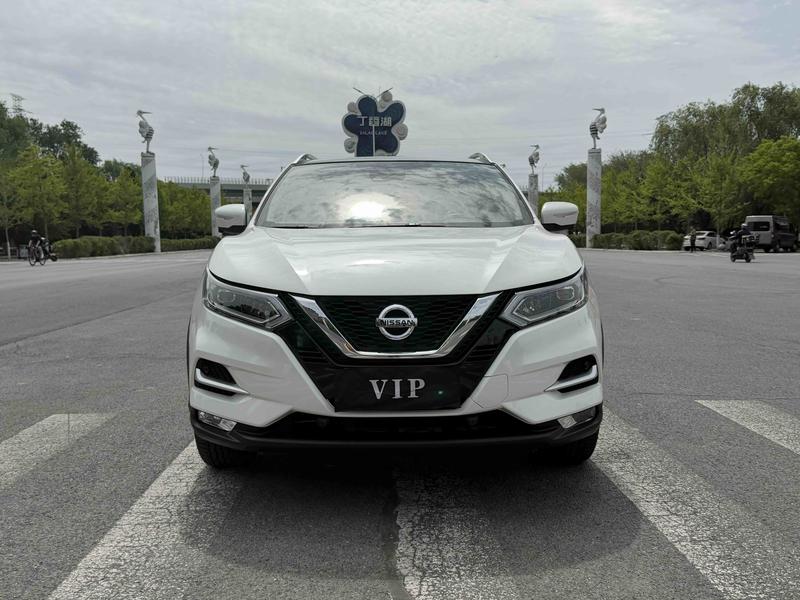 Nissan Qashqai - фото 1