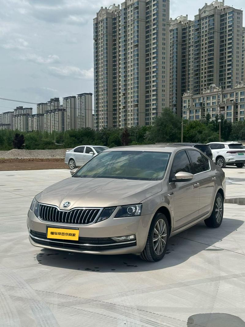 Skoda Octavia - фото 0