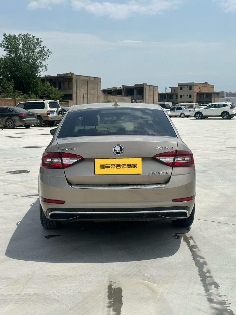 Skoda Octavia - фото 4