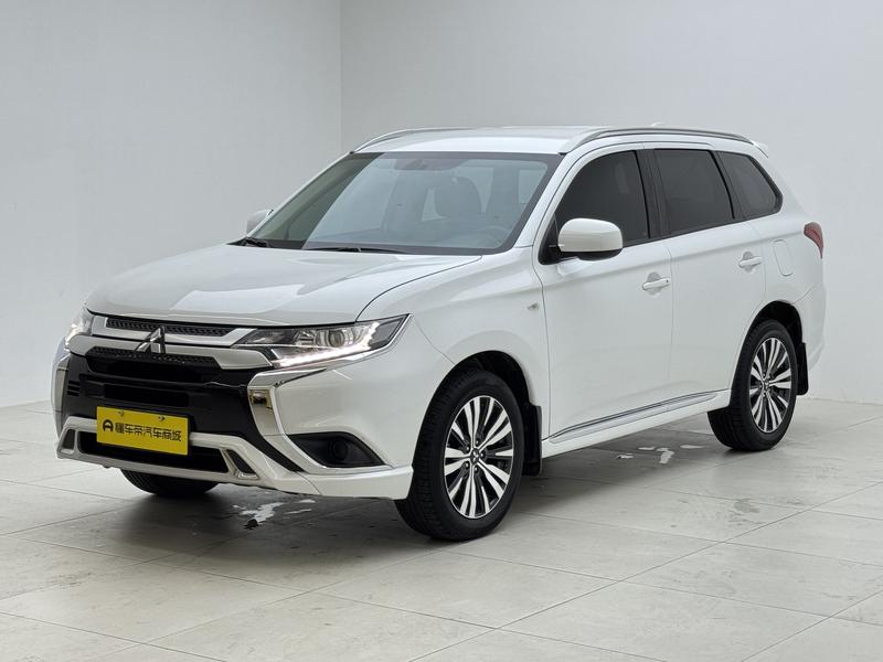 Mitsubishi Outlander - фото 0