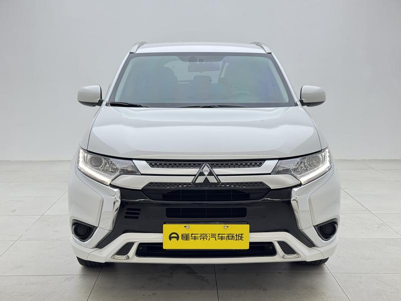 Mitsubishi Outlander - фото 1
