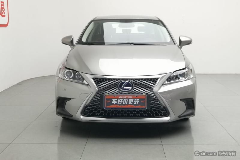 Lexus CT - фото 1