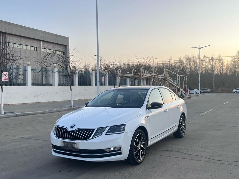Skoda Octavia - фото 0