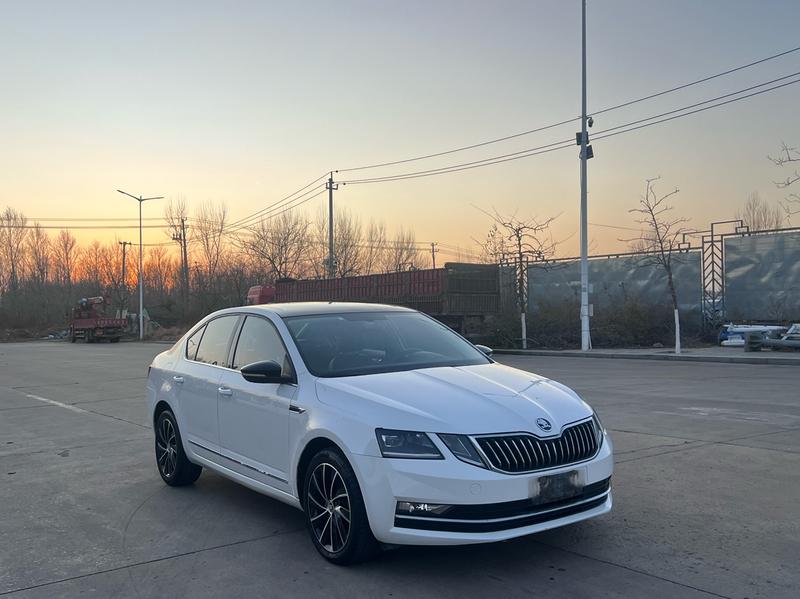 Skoda Octavia - фото 2