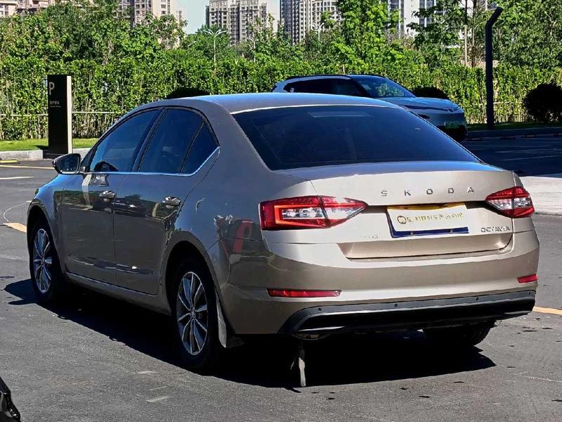 Skoda Octavia - фото 3