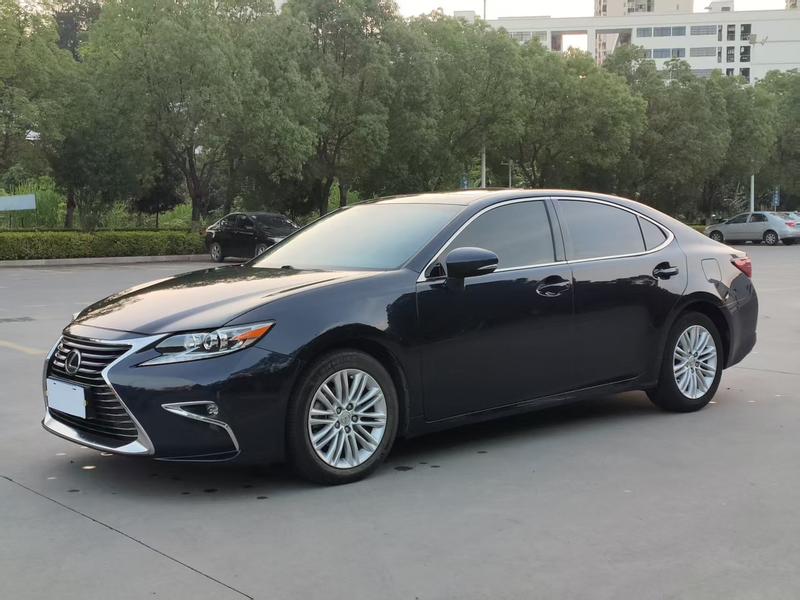 Lexus ES - фото 0