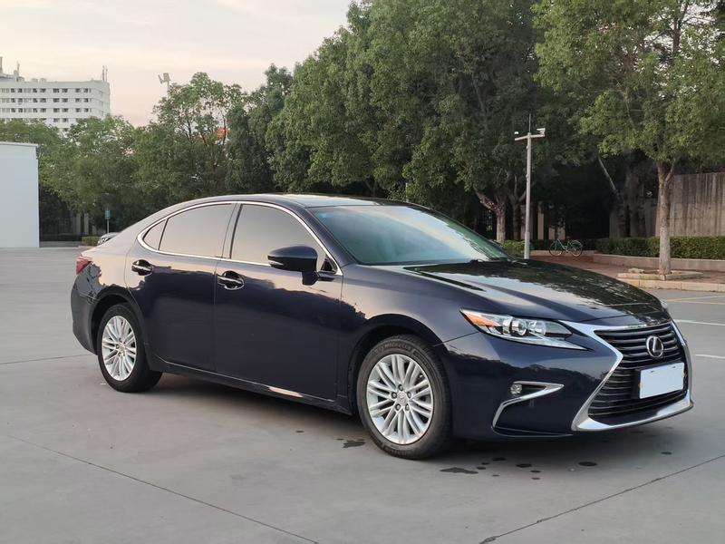 Lexus ES - фото 2