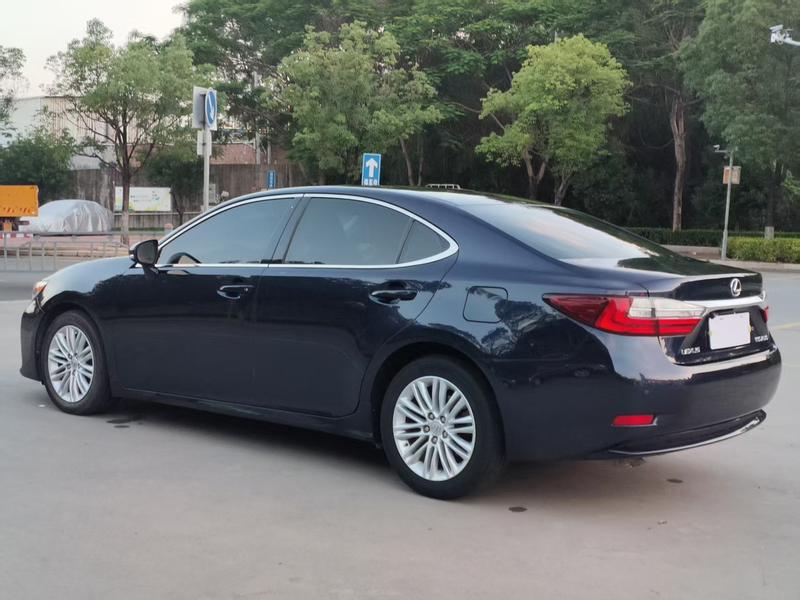 Lexus ES - фото 3