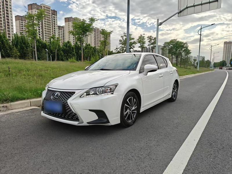 Lexus CT - фото 0