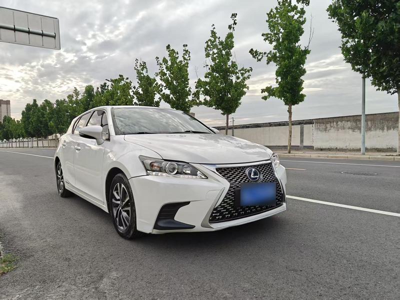 Lexus CT - фото 2