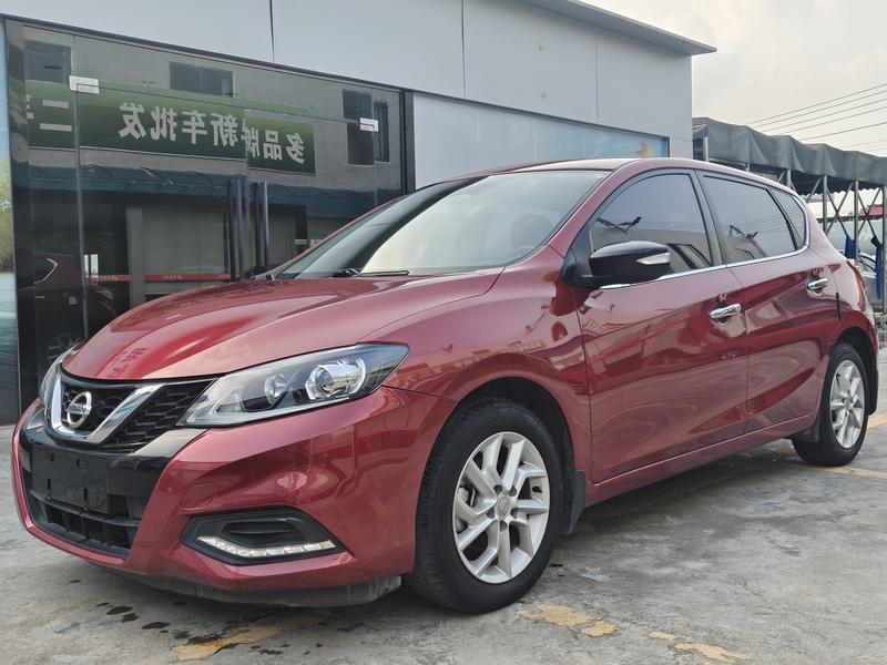 Nissan Tiida - фото 0