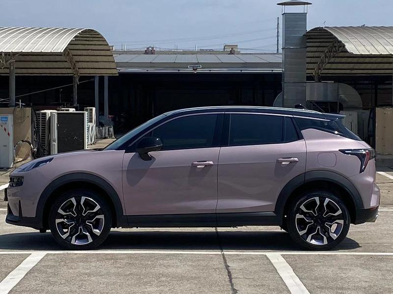 Lynk & Co 06 - фото 3