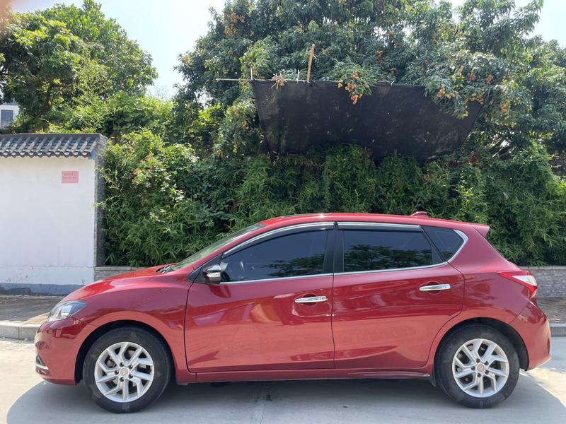 Nissan Tiida - фото 2