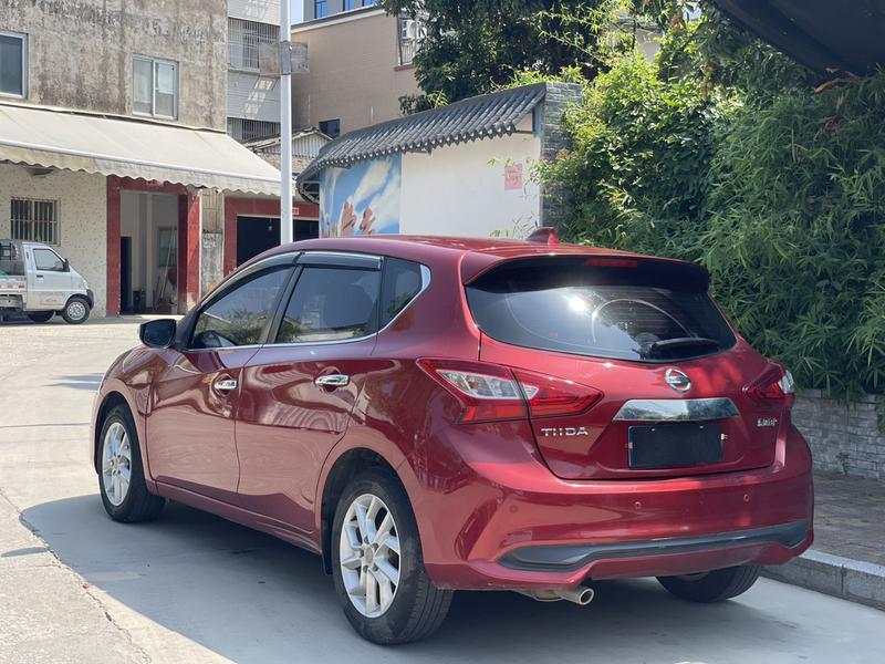 Nissan Tiida - фото 3