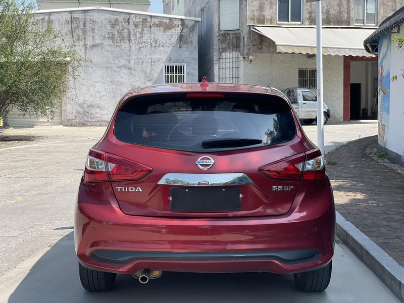 Nissan Tiida - фото 4