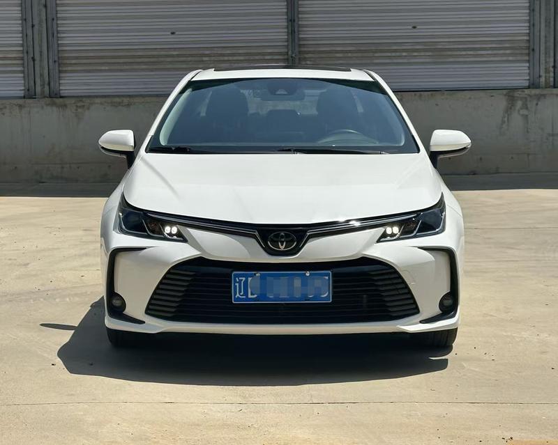 Toyota Corolla - фото 1