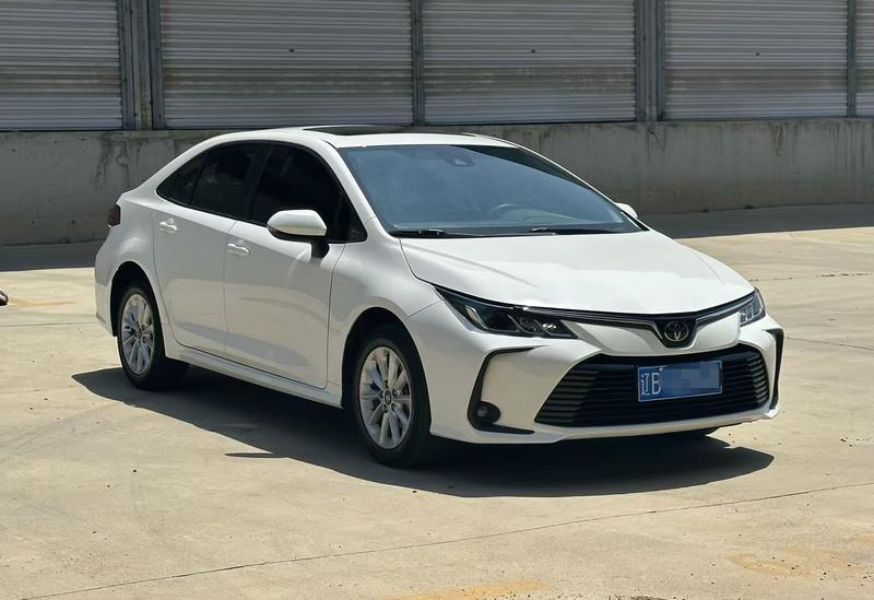 Toyota Corolla - фото 2