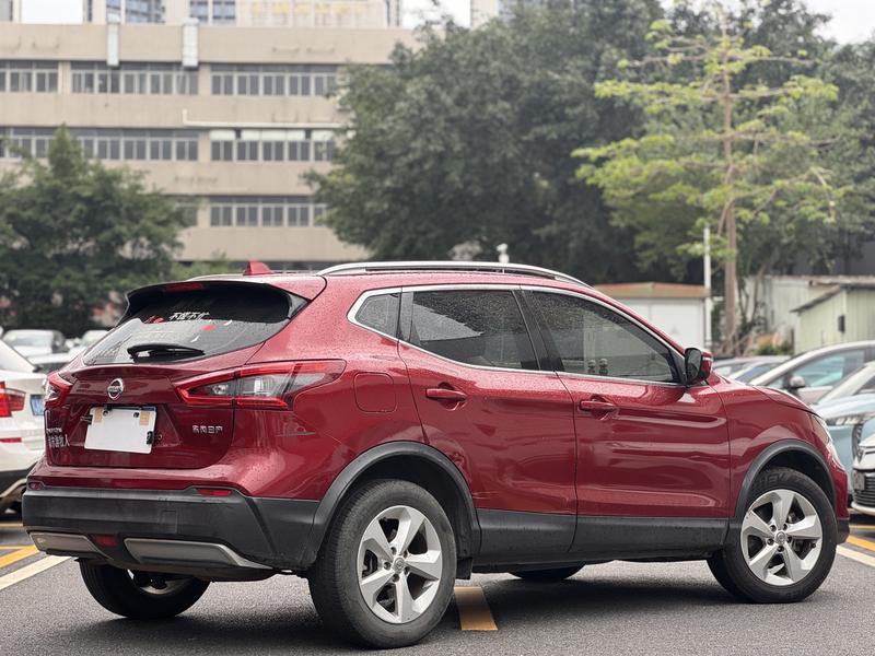 Nissan Qashqai - фото 1