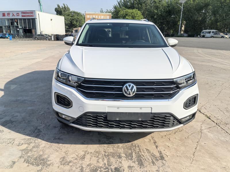 Volkswagen T-Roc - фото 1