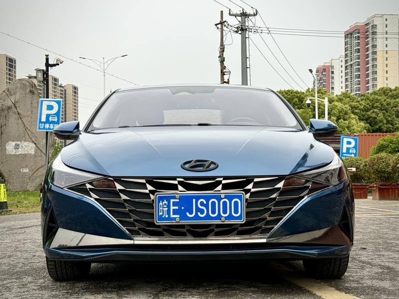 Hyundai Elantra - фото 1