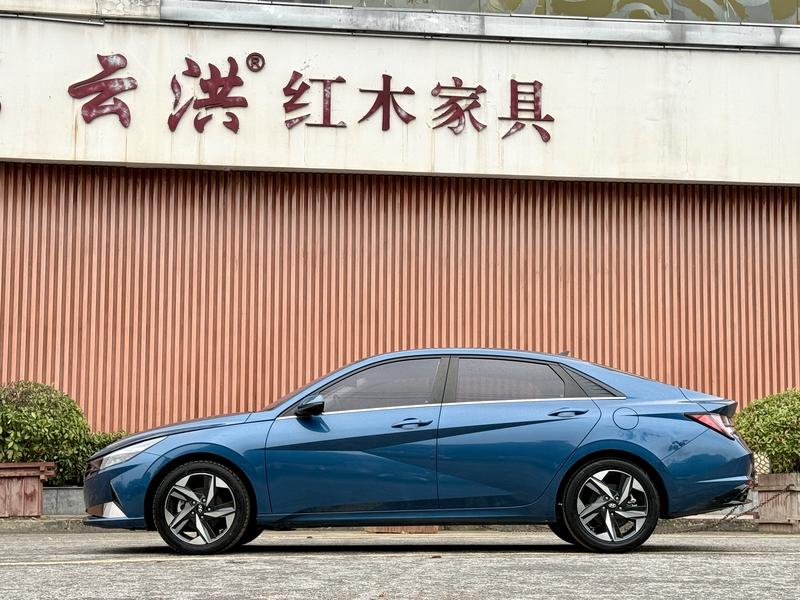 Hyundai Elantra - фото 3