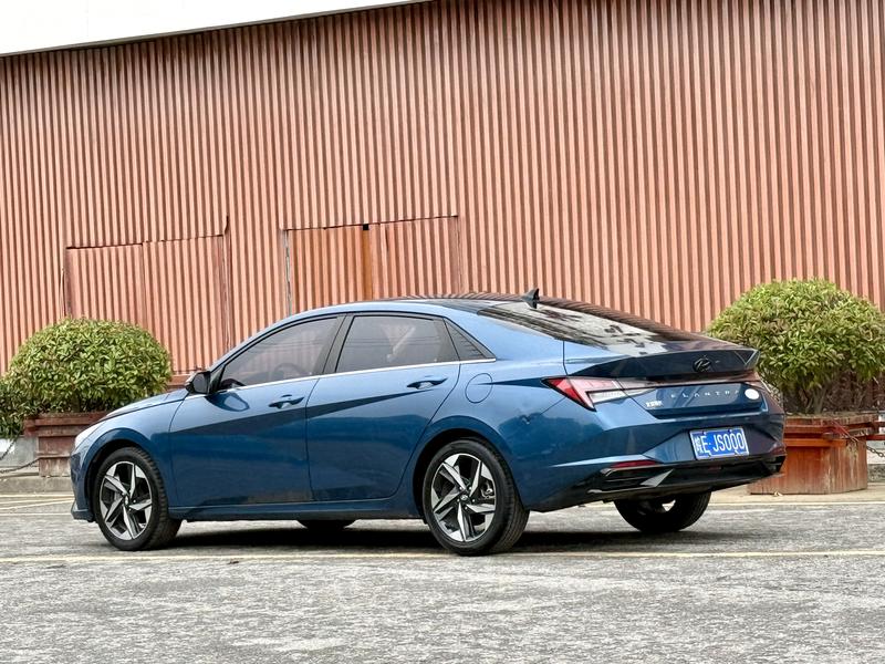 Hyundai Elantra - фото 4