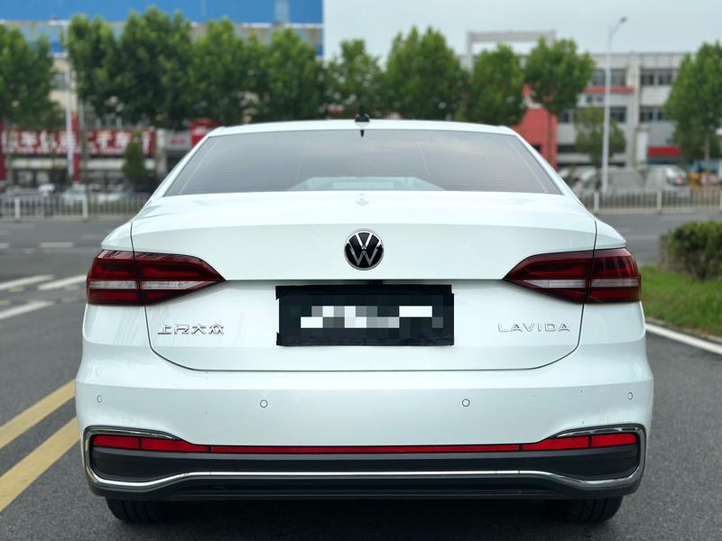 Volkswagen Lavida - фото 4
