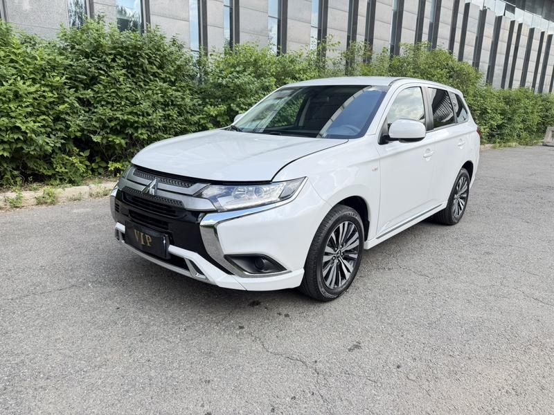 Mitsubishi Outlander - фото 0