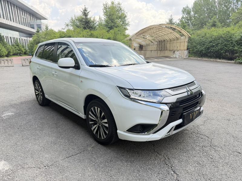 Mitsubishi Outlander - фото 2