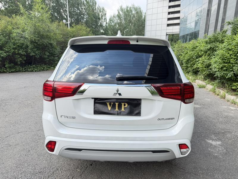 Mitsubishi Outlander - фото 4