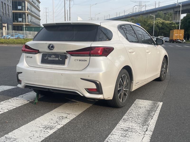 Lexus CT - фото 2
