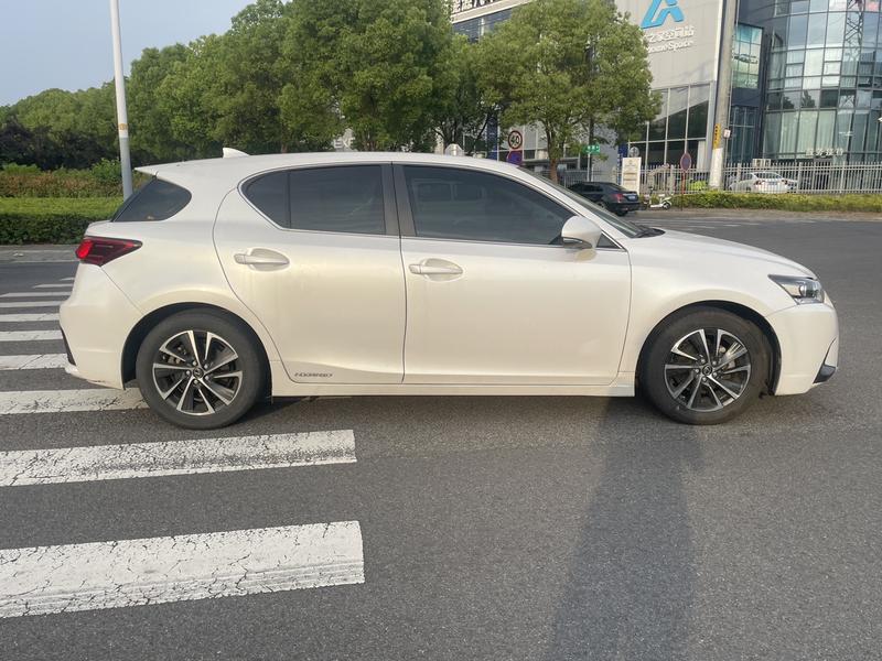Lexus CT - фото 3