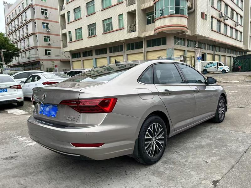 Volkswagen Sagitar - фото 4