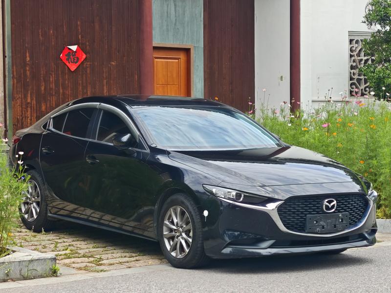 Mazda Mazda3 - фото 2