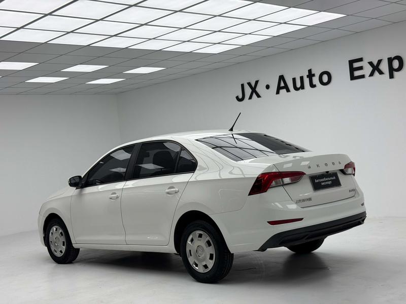 Skoda Rapid - фото 4