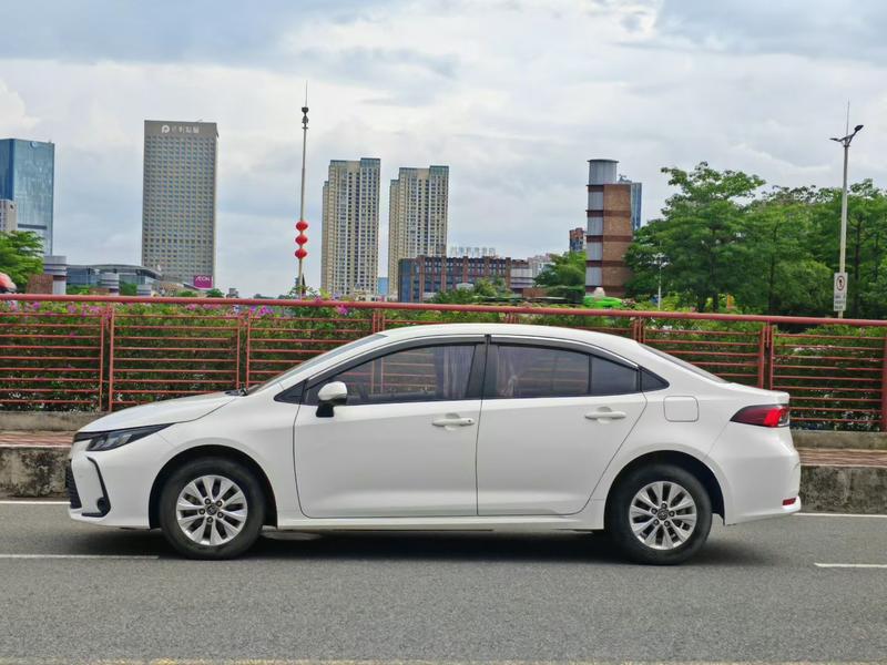 Toyota Corolla - фото 2