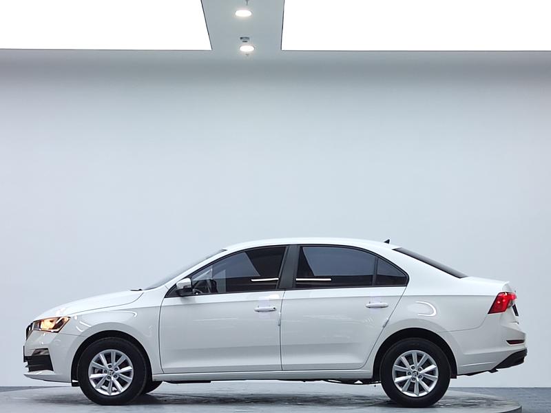 Skoda Rapid - фото 3