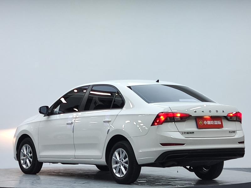 Skoda Rapid - фото 4
