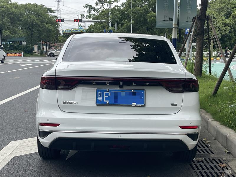 Geely Emgrand - фото 4