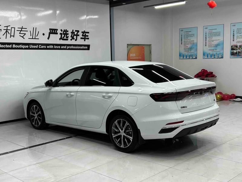 Geely Emgrand - фото 3