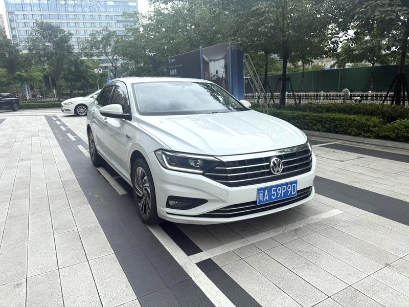 Volkswagen Sagitar - фото 2
