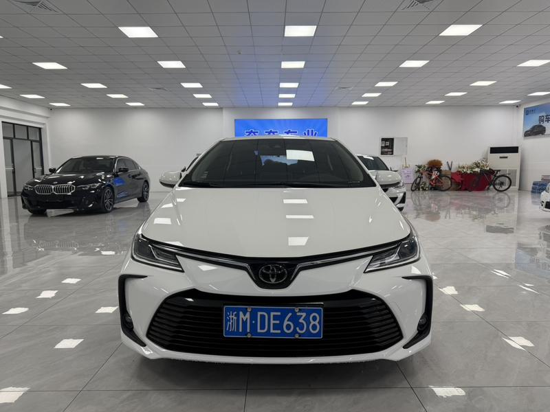 Toyota Corolla - фото 1