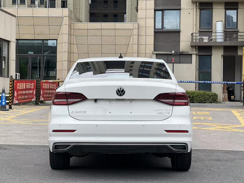 Volkswagen Lavida - фото 4