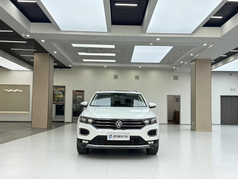 Volkswagen T-Roc - фото 1