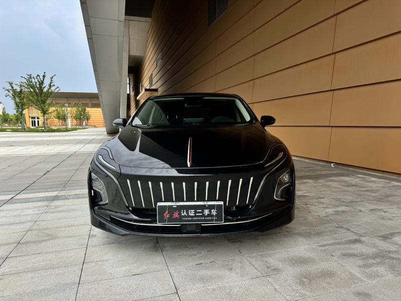 Hongqi E-QM5 - фото 1