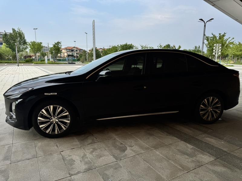 Hongqi E-QM5 - фото 3