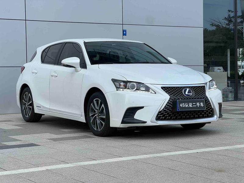 Lexus CT - фото 2