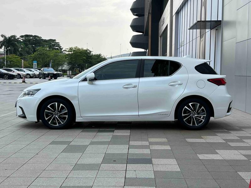 Lexus CT - фото 3