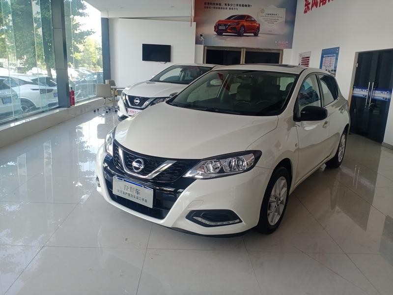 Nissan Tiida - фото 0